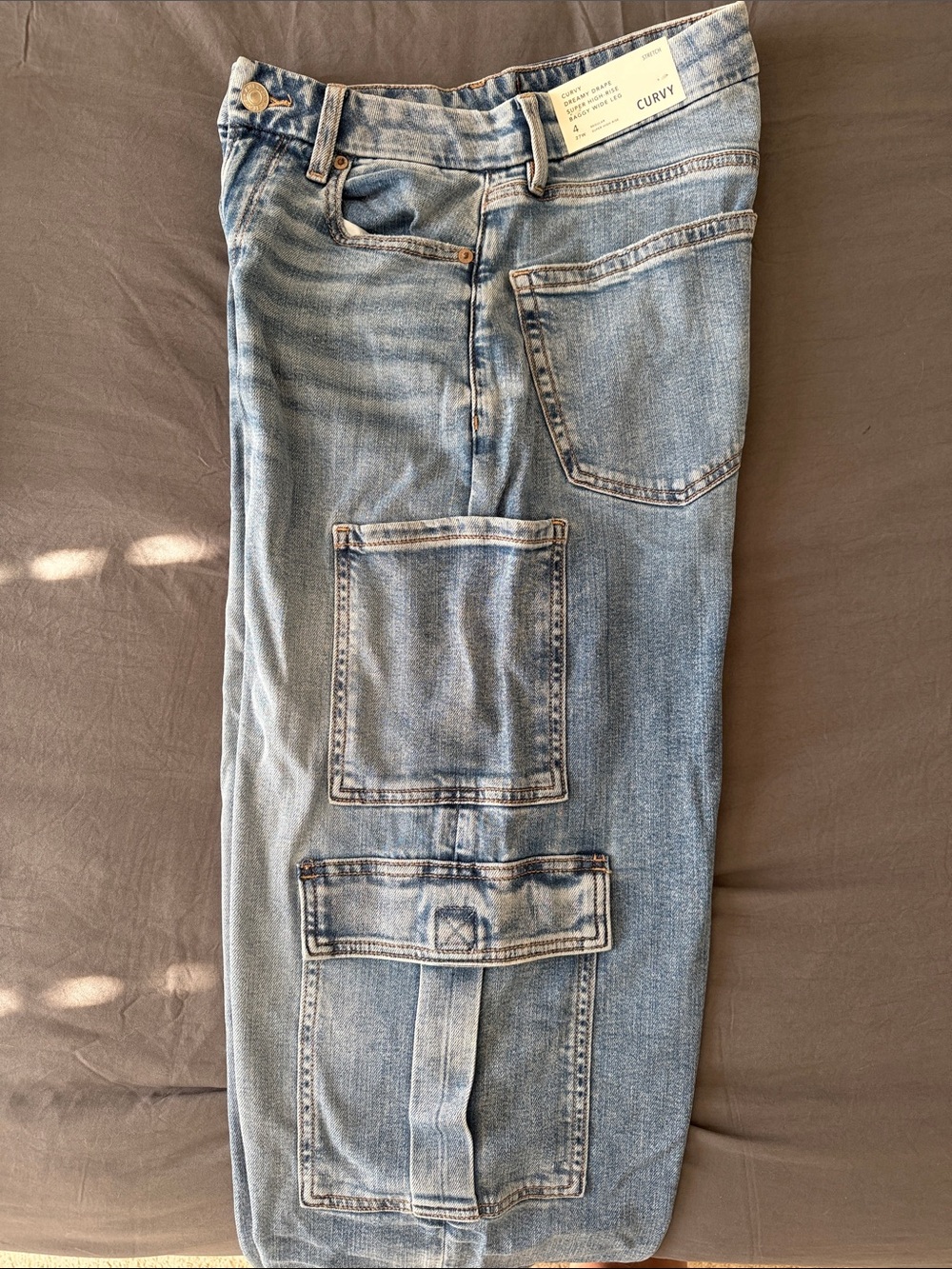 NWT - AE - Curvy Super High-waisted Baggy Wide-leg Cargo Jean - Picture 4 of 6